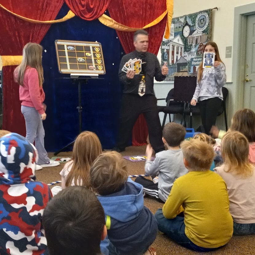 Magic Fred Show - Fred performing card trick