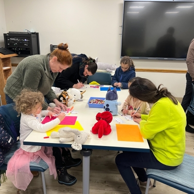 Group of kids drawing at table